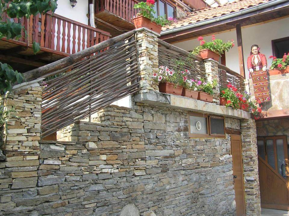 Sharkov Guest House Dolen  Exteriör bild