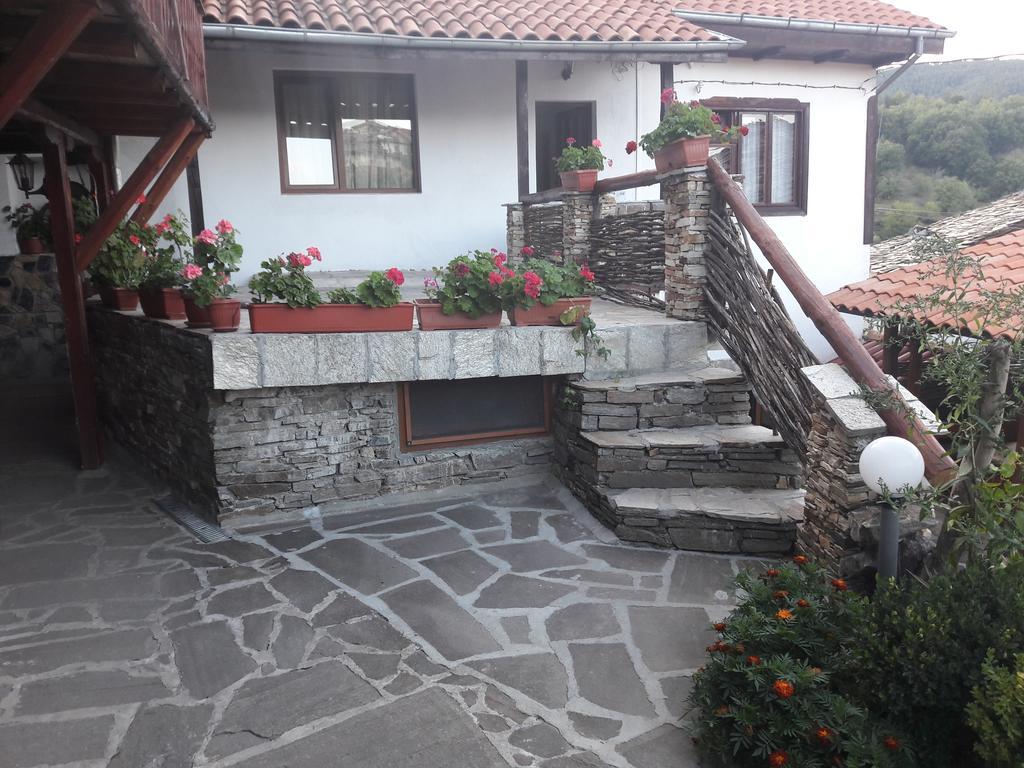 Sharkov Guest House Dolen  Exteriör bild